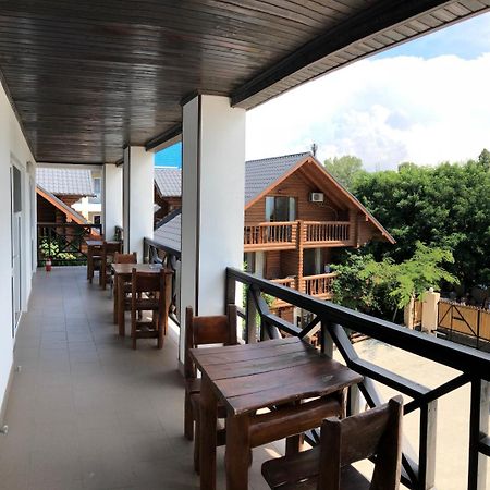 Веселий Кут Hotel Zaliznyi Port Buitenkant foto