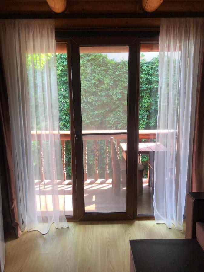 Веселий Кут Hotel Zaliznyi Port Buitenkant foto