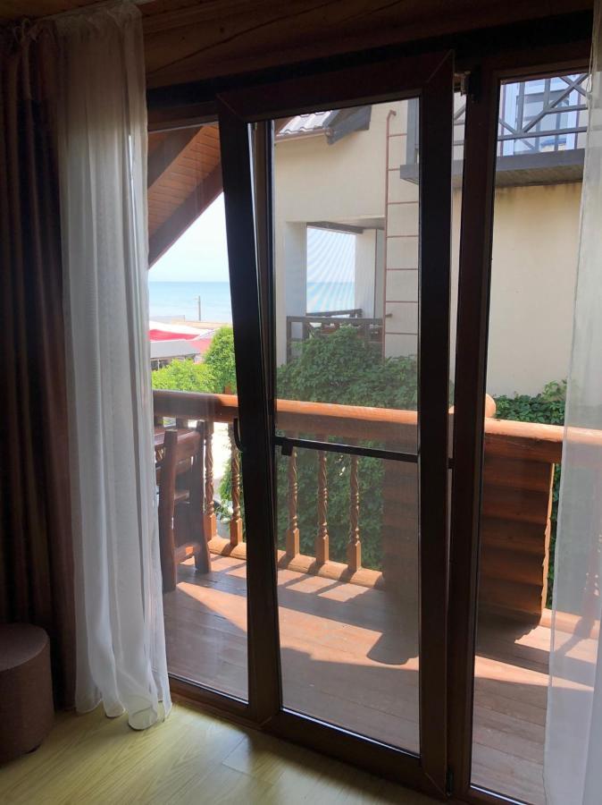 Веселий Кут Hotel Zaliznyi Port Buitenkant foto