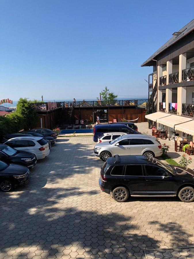 Веселий Кут Hotel Zaliznyi Port Buitenkant foto