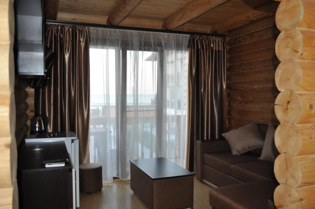 Веселий Кут Hotel Zaliznyi Port Buitenkant foto