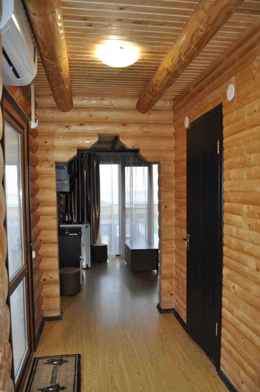 Веселий Кут Hotel Zaliznyi Port Buitenkant foto