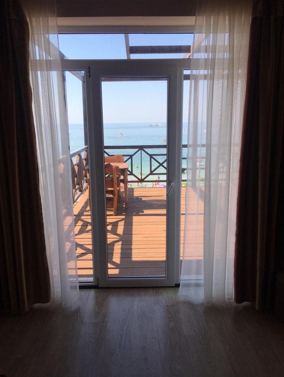 Веселий Кут Hotel Zaliznyi Port Buitenkant foto