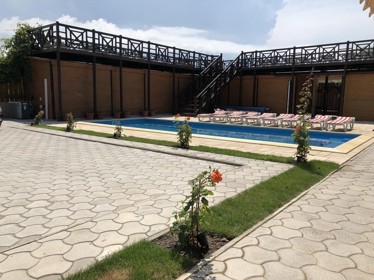 Веселий Кут Hotel Zaliznyi Port Buitenkant foto