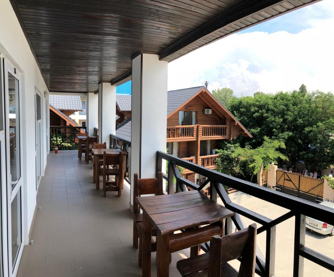 Веселий Кут Hotel Zaliznyi Port Buitenkant foto