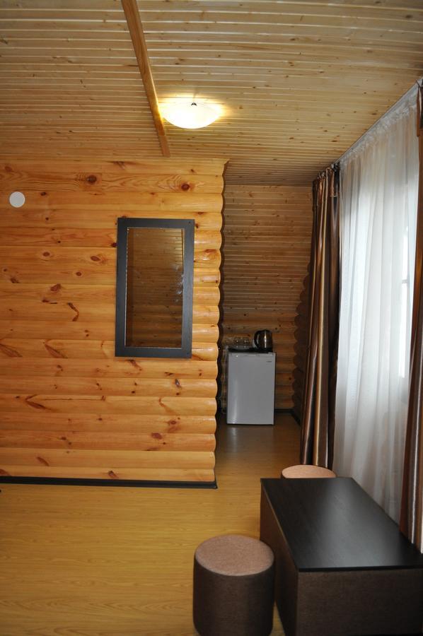 Веселий Кут Hotel Zaliznyi Port Buitenkant foto