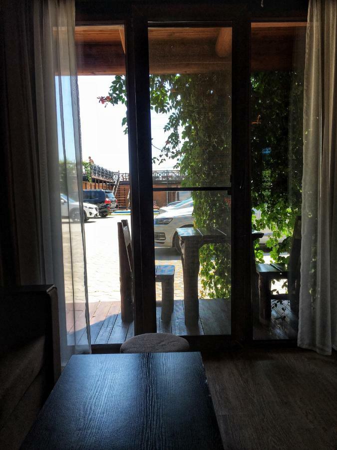 Веселий Кут Hotel Zaliznyi Port Buitenkant foto